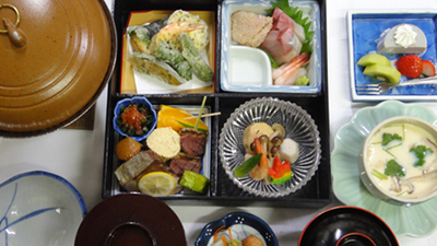 Kaiseki banquet meal / 会席料理 ¥3,240（tax in）※reservation required 要予約